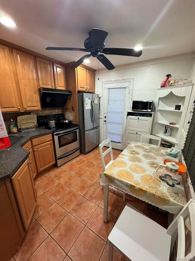 17 Cove Ln in Levittown, NY - Building Photo - Building Photo