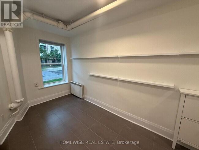 1-101 Triller Ave in Toronto, ON - Building Photo - Building Photo
