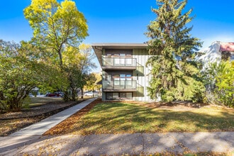 10172-10113 113 St in Edmonton, AB - Building Photo - Building Photo