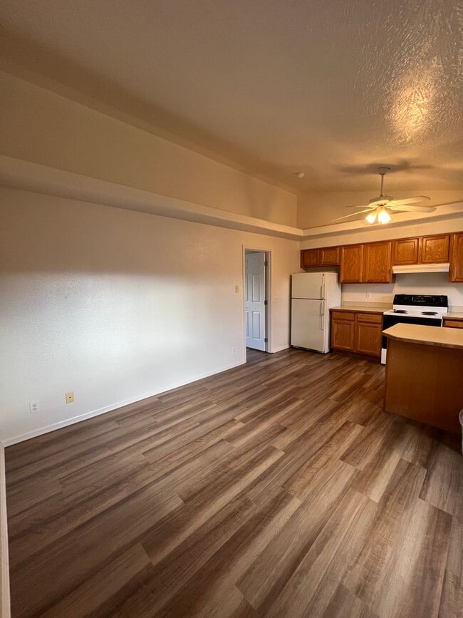 4165 Camellia St in Springfield, OR - Building Photo - Building Photo