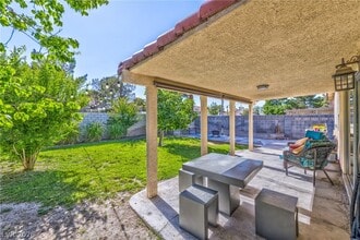 640 Whispering Palms Dr in Las Vegas, NV - Foto de edificio - Building Photo