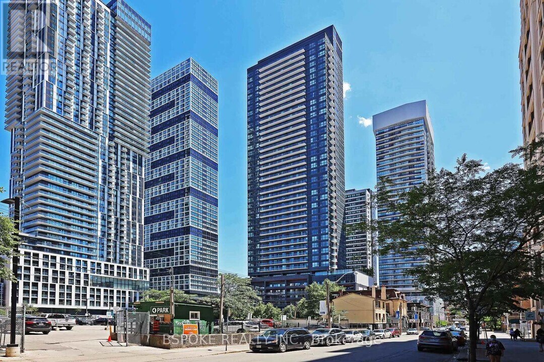 159-3159 Dundas St E in Toronto, ON - Building Photo