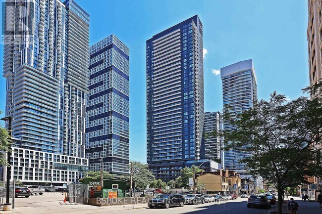 159-3159 Dundas St E