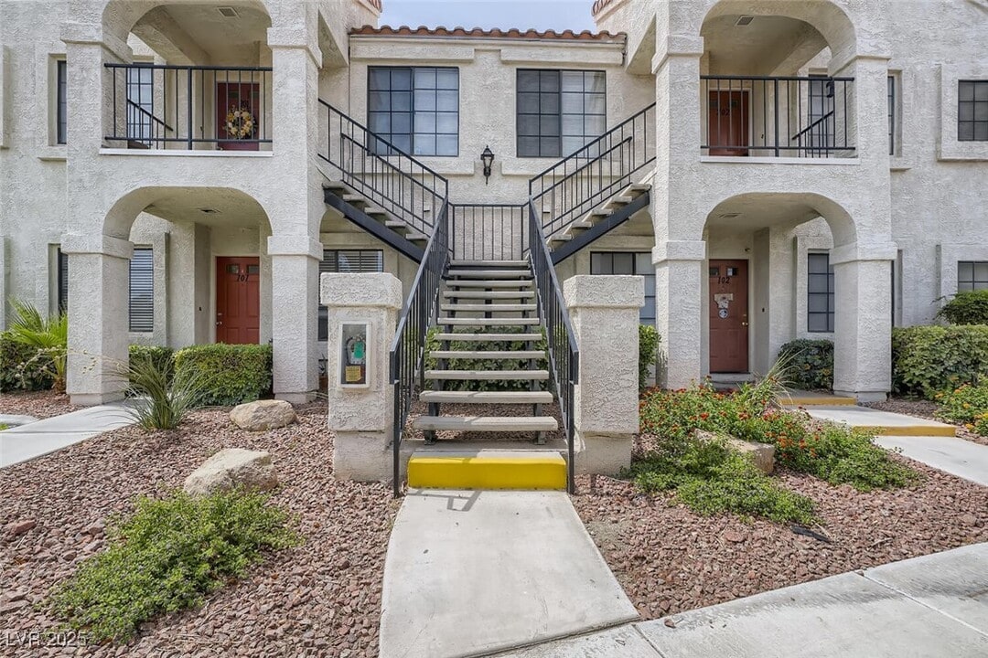 4706 Nara Vista Way in Las Vegas, NV - Building Photo