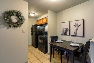 Chamberlain I & II Apartments in Dayton, OH - Building Photo