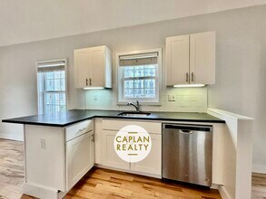 324 Ashmun St, Unit B in New Haven, CT - Building Photo - Building Photo