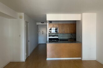 222 W 14th St in New York, NY - Building Photo - Building Photo