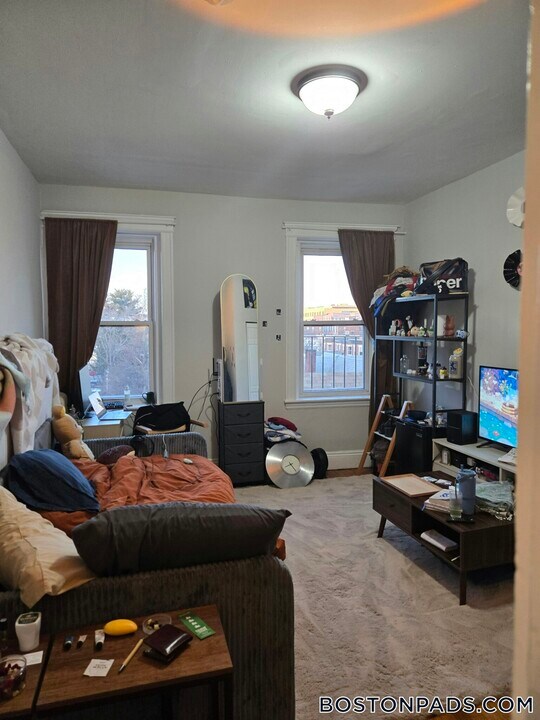 1189 Commonwealth Ave in Boston, MA - Building Photo