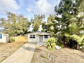 4327 14th Ave S in St. Petersburg, FL - Foto de edificio - Building Photo