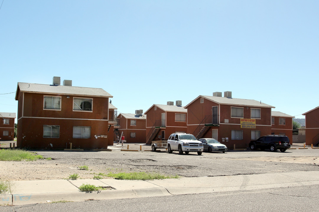 6623 S 10th St in Phoenix, AZ - Foto de edificio