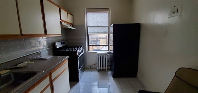 117 Kensington Ave-Unit -405 in Jersey City, NJ - Foto de edificio - Building Photo