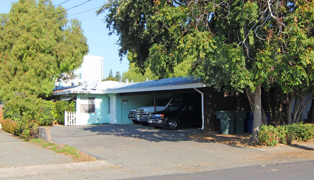 2521 Bonifacio St in Concord, CA - Building Photo