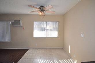 12050 Tiara St, Unit 05 in Los Angeles, CA - Building Photo - Building Photo