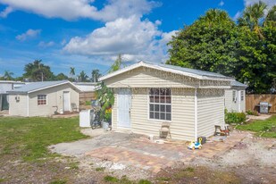 27682 Felts Ave in Bonita Springs, FL - Building Photo