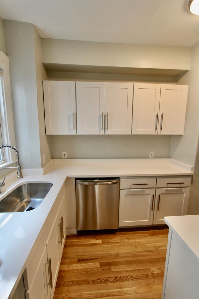 55 Estes St, Unit 1 in Lynn, MA - Foto de edificio - Building Photo