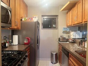 2 S End Ave in New York, NY - Building Photo - Building Photo