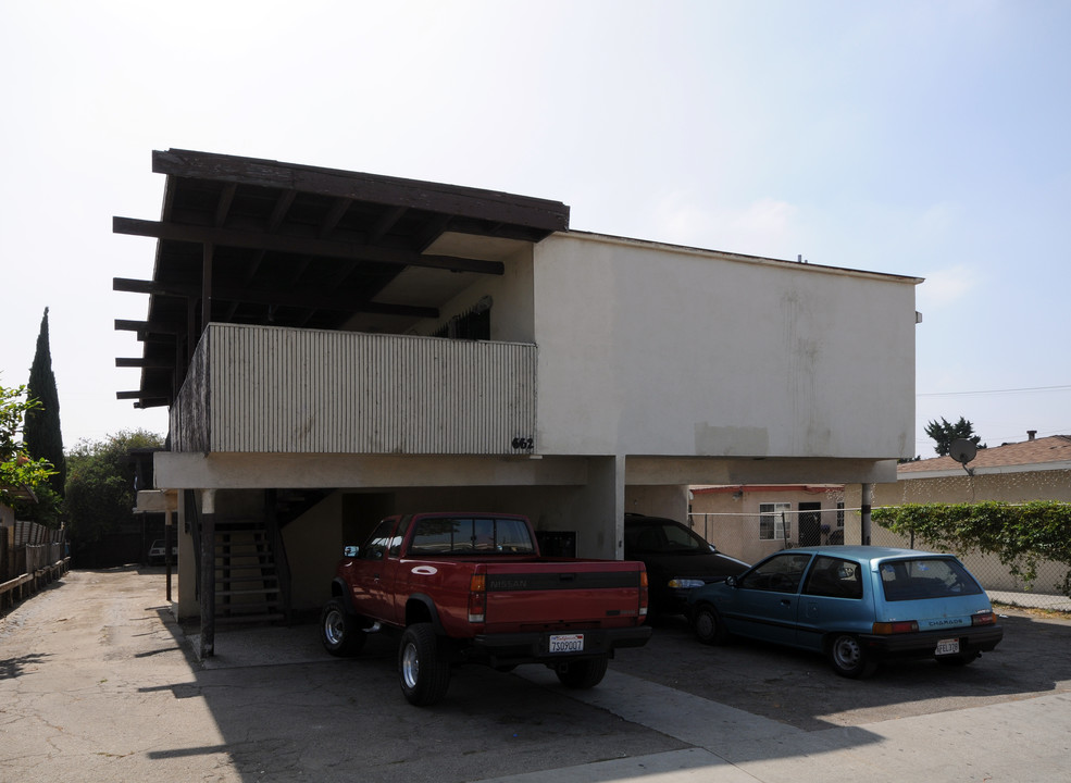 662 La Verne Ave in Los Angeles, CA - Building Photo