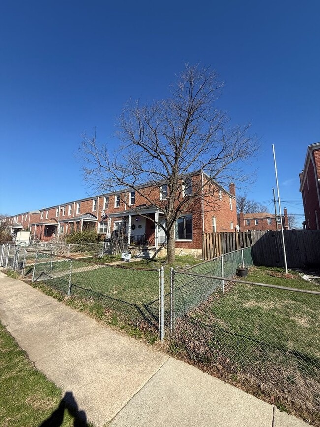 7851 St Fabian Ln in Dundalk, MD - Building Photo - Building Photo