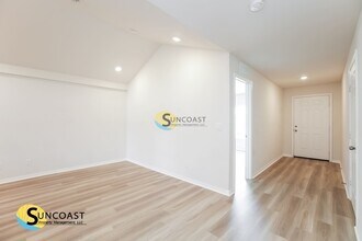 448 Tioga St in Port Charlotte, FL - Foto de edificio - Building Photo