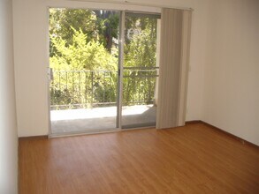 1541 Oxford St, Unit 107 in Berkeley, CA - Foto de edificio - Building Photo