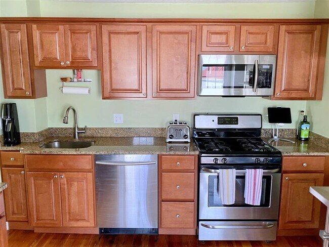 14 Rockland Pl, Unit #2 in Malden, MA - Foto de edificio - Building Photo