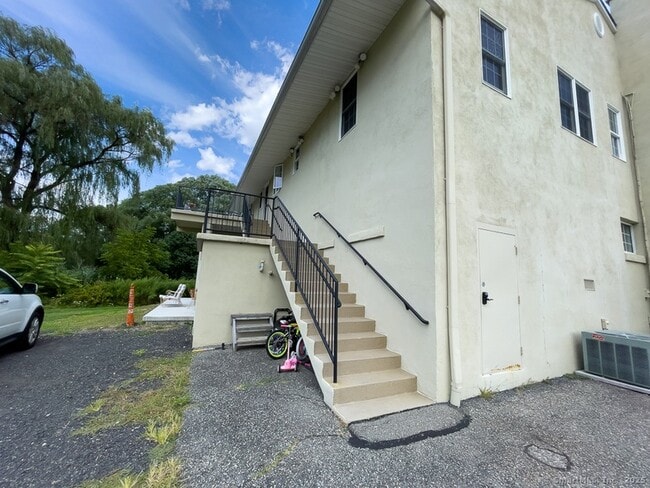 93 Park Lane Rd, Unit A in New Milford, CT - Building Photo - Building Photo