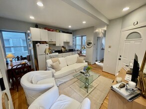 15 Thacher Ct, Unit 1 in Boston, MA - Foto de edificio - Building Photo
