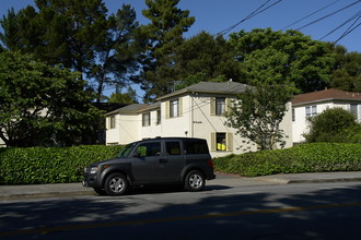 Laurel Oaks Apartments in Menlo Park, CA - Foto de edificio - Building Photo