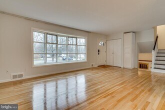 4223 San Juan Dr in Fairfax, VA - Foto de edificio - Building Photo