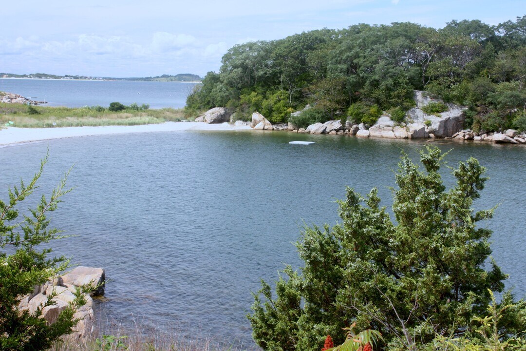878 Washington St in Gloucester, MA - Building Photo