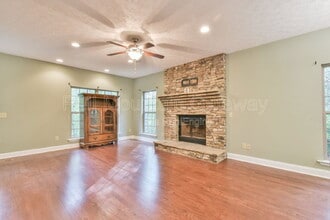 11 Berg Strasse in Helen, GA - Building Photo - Building Photo