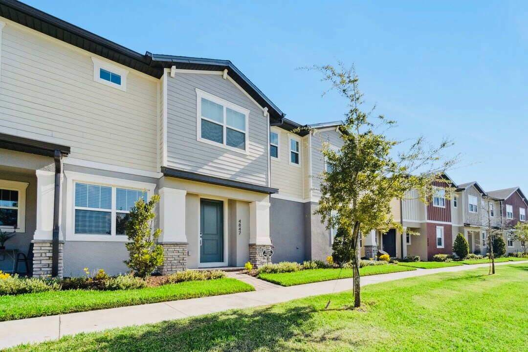 4847 Cross Pr Pkwy in St. Cloud, FL - Building Photo