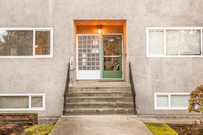 1724 Frances St in Vancouver, BC - Building Photo - Building Photo