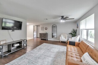 12447 Mondragon Dr in Tampa, FL - Building Photo - Building Photo