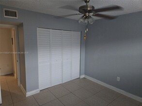 1055 W 77th St in Hialeah, FL - Building Photo - Building Photo