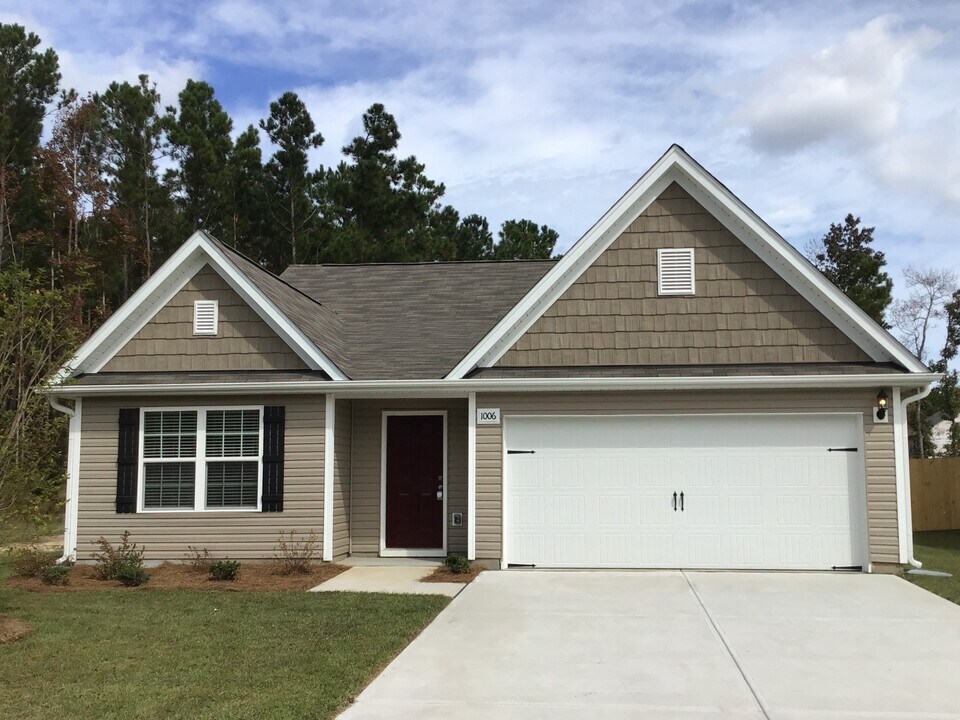 1006 Jt Westfield Dr in Navassa, NC - Building Photo