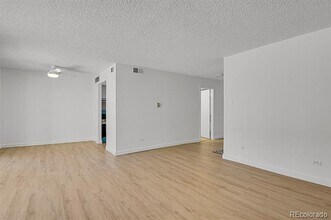 3369 S Monaco St Pkwy in Denver, CO - Building Photo - Building Photo