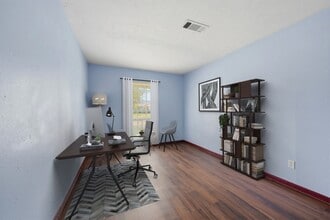 7015 Pella Dr in Houston, TX - Building Photo - Building Photo