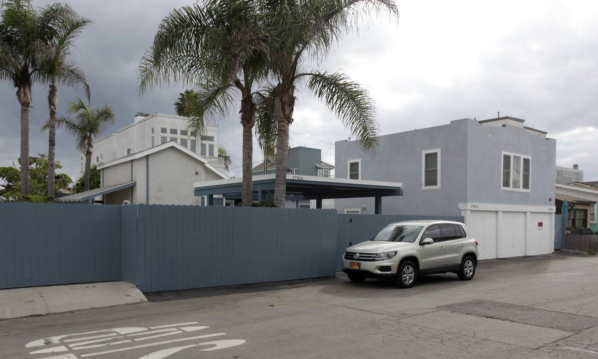 17016 7th St in Sunset Beach, CA - Building Photo