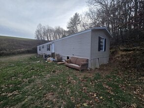 222 Farmington Rd in Woodlawn, VA - Building Photo - Building Photo