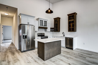 1152 N Hillcrest Pky, Unit 206 in Altoona, WI - Foto de edificio - Building Photo