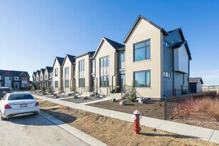 950 Harmony in Rocky View No 44, AB - Building Photo