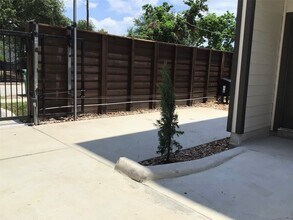 2109 Marnel Rd in Houston, TX - Foto de edificio - Building Photo