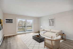 3200 Virginia Ave S, Unit 305 in Minneapolis, MN - Building Photo