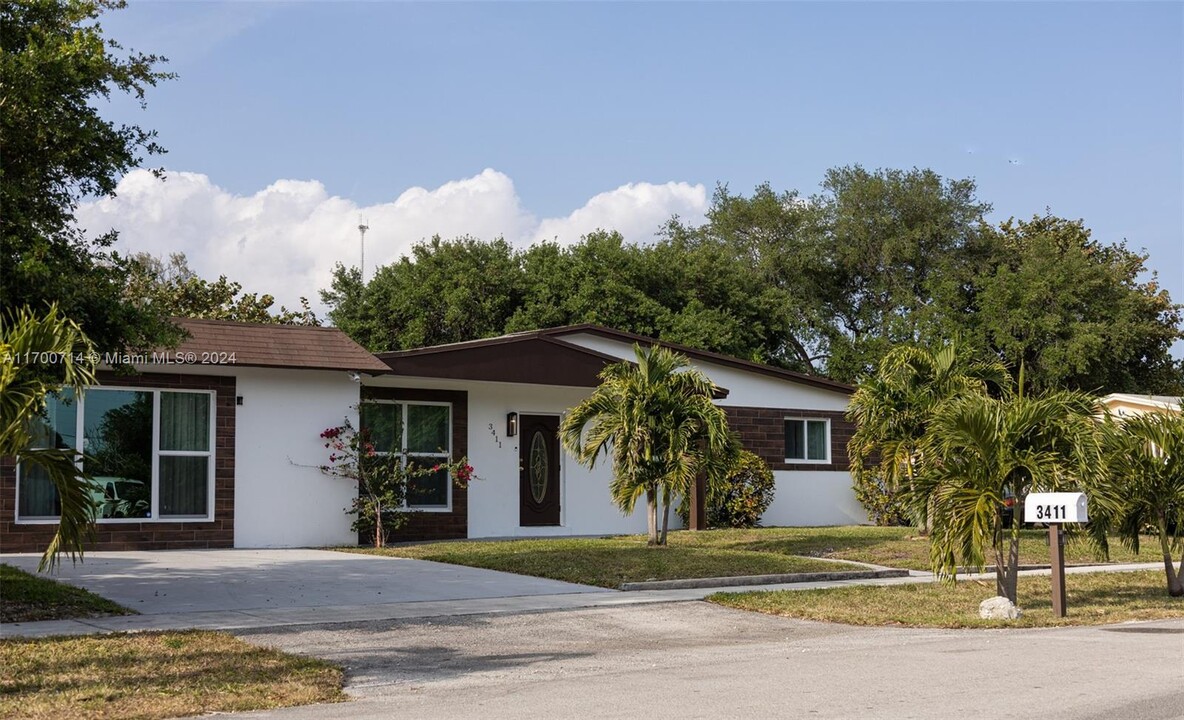 3411 SW 36th St in West Park, FL - Building Photo