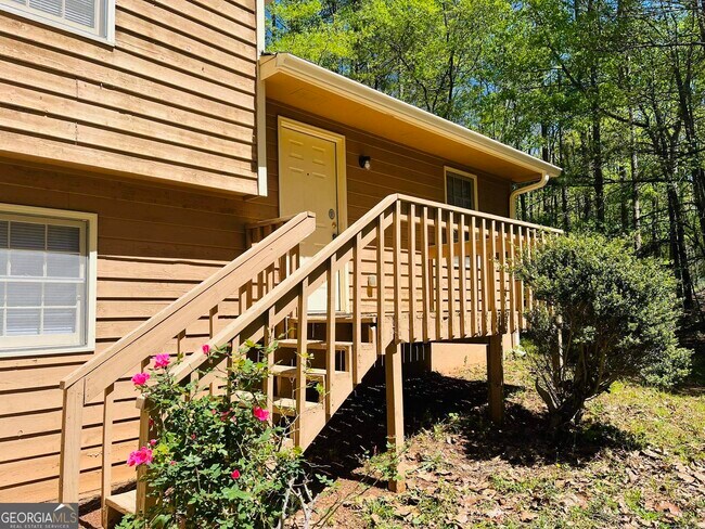 524 Millard Farmer Rd in Newnan, GA - Building Photo - Building Photo