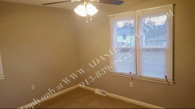 7739 Kessler Ln in Overland Park, KS - Foto de edificio - Building Photo