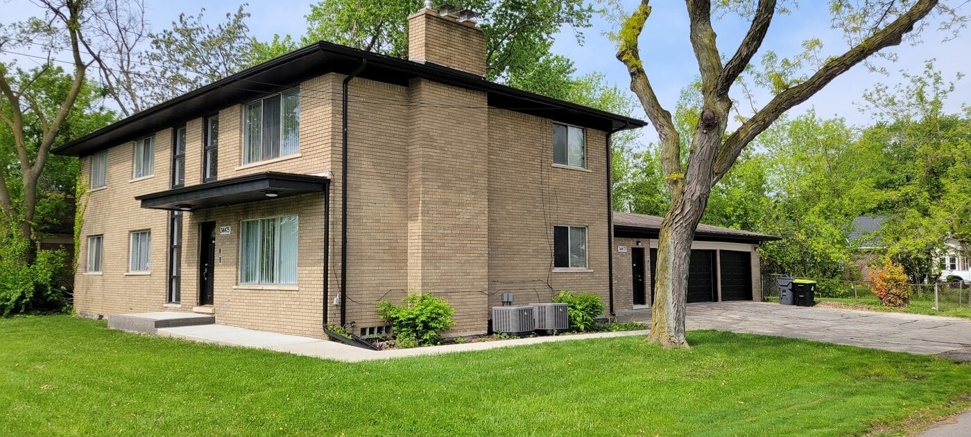 34475 Jefferson Ave in Harrison Township, MI - Building Photo