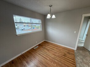 2236 Hoyt St SE in Salem, OR - Building Photo - Building Photo