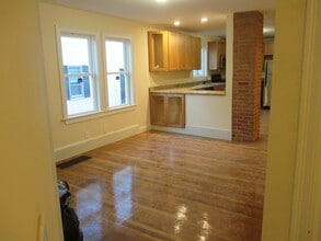 78 Ten Hills Rd, Unit 1 in Somerville, MA - Building Photo - Building Photo